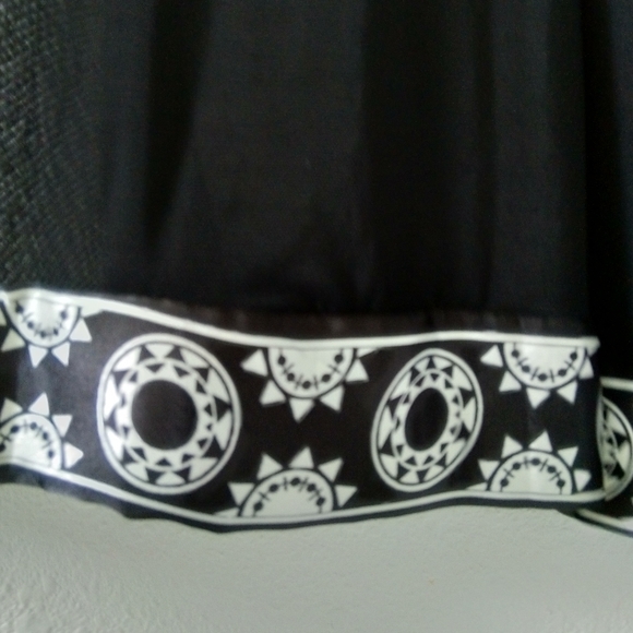 Nicole Miller tunic with satin border and back bow - Picture 5 of 7